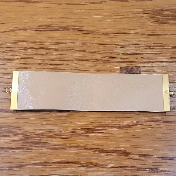 A beautiful Chanel Cuff - Picture 2 of 6